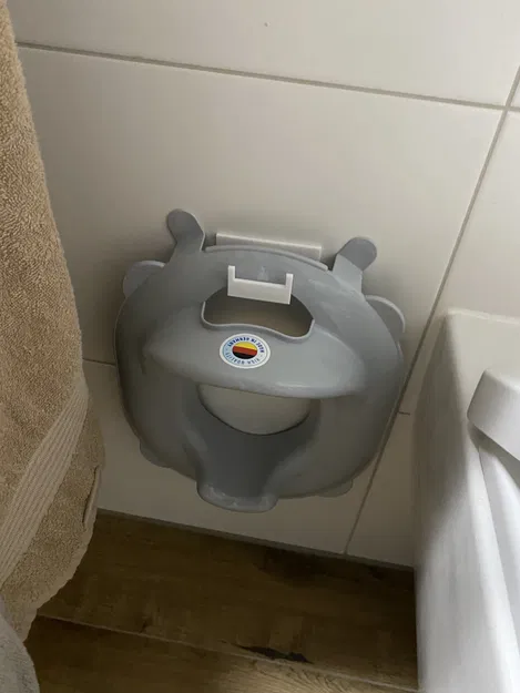 Giá treo bô vệ sinh cho bé - Image 1