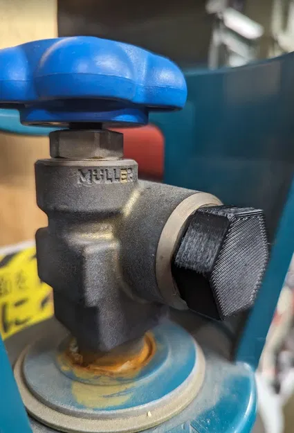 Nắp Chụp Bụi Chai Khí Công Nghiệp - 5/8” BSP / 22.8 mm - Image 1