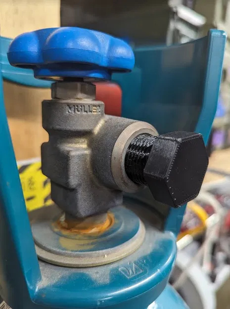 Nắp Chụp Bụi Chai Khí Công Nghiệp - 5/8” BSP / 22.8 mm - Image 2