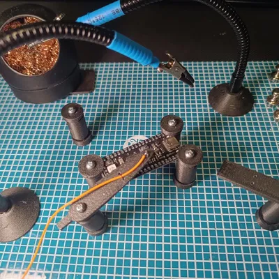 Kẹp PCB và Hỗ trợ Hàn Lò Xo Nam Châm