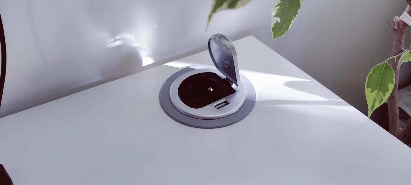 Giảm Kích Thước Lỗ Bàn IKEA Micke Xuống Ø60mm - Image 1