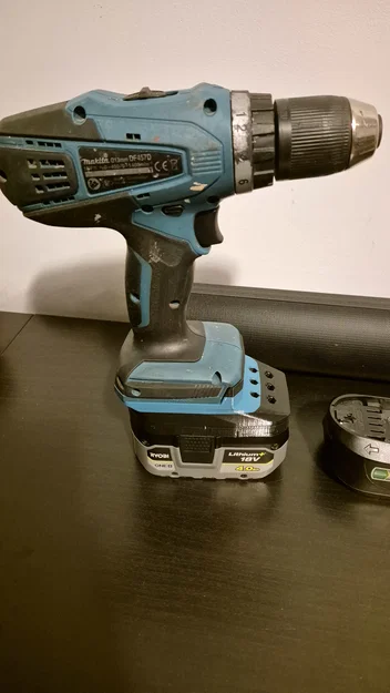 Bộ chuyển đổi pin Ryobi one+ sang máy khoan Makita - Image 1