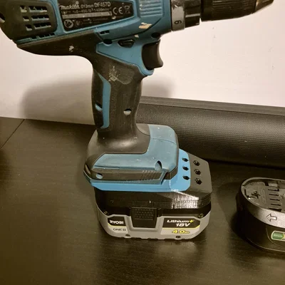 Bộ chuyển đổi pin Ryobi one+ sang máy khoan Makita
