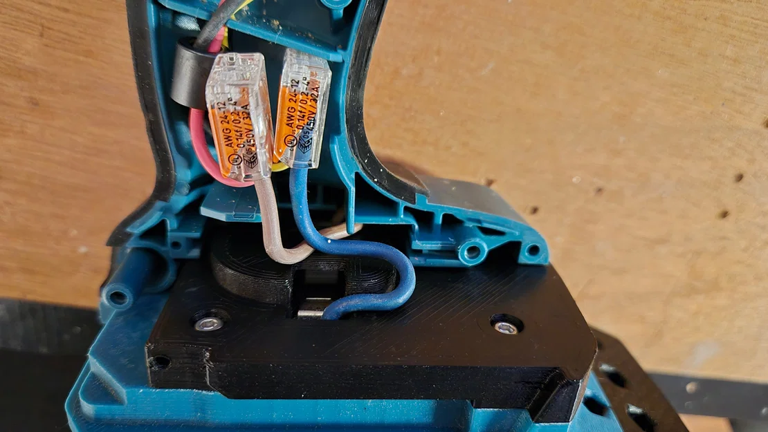 Bộ chuyển đổi pin Ryobi one+ sang máy khoan Makita - Image 2