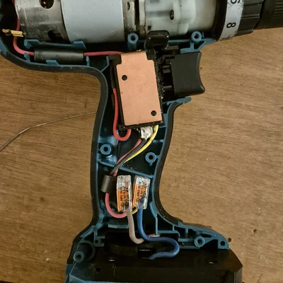 Bộ chuyển đổi pin Ryobi one+ sang máy khoan Makita