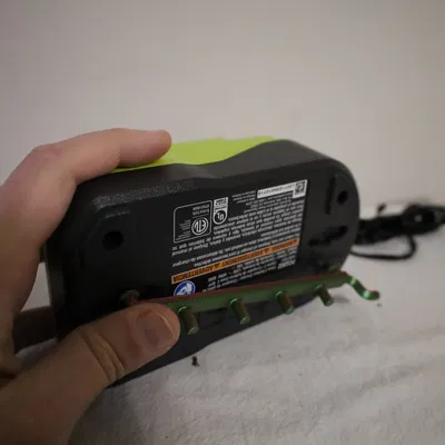 Giá Treo Sạc Pin Ryobi Lên Pegboard (4.5in/114mm)