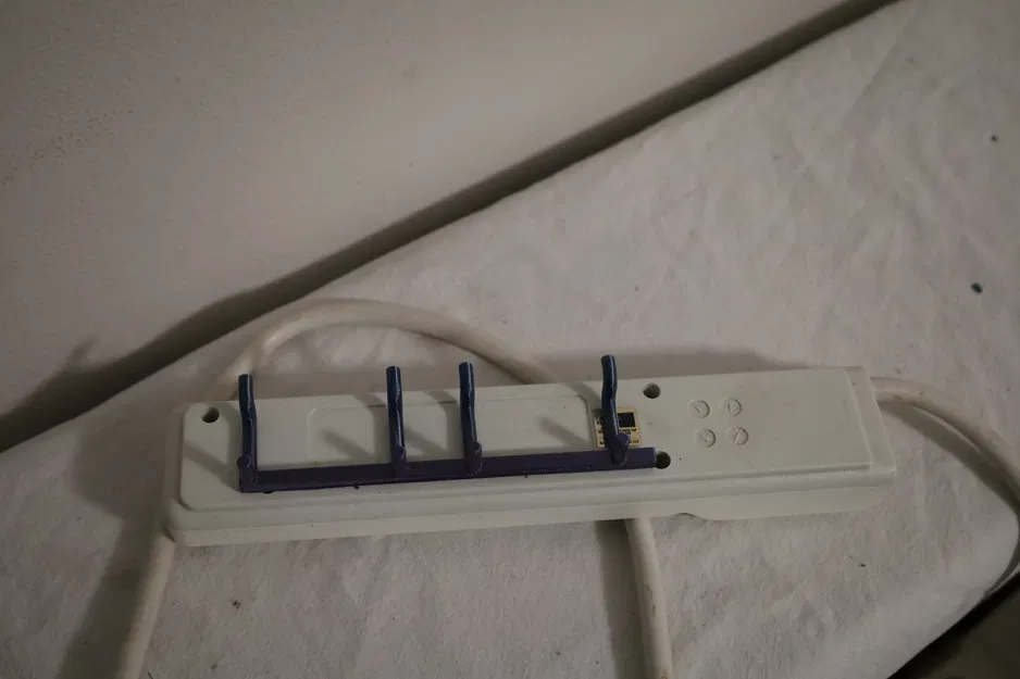 Giá Treo Ổ Cắm Điện Belkin Lên Pegboard - Image 2