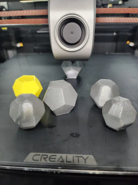 Những quả cầu hình lục giác và ngũ giác - Image 1