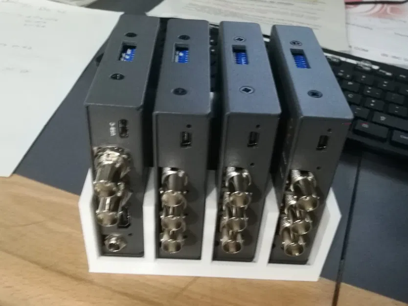 Giá Đỡ Dọc Cho 4 Bộ Chuyển Đổi Mini Blackmagic - Image 2