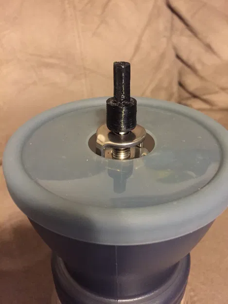 Adapter Hario Skerton (Trụ Tay Cầm Tròn) Cho Máy Khoan hoặc Tua Vít Điện - Image 1