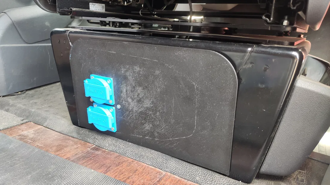 Chụp Ốp Hốc Ghế Xe VW T5/T6 Có Ổ Cắm (Kèm File Fusion 360) - Image 1