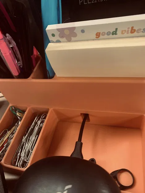 Hộp Đựng Đồ Đơn Giản Trên Bàn + Khe Sạc - Image 2