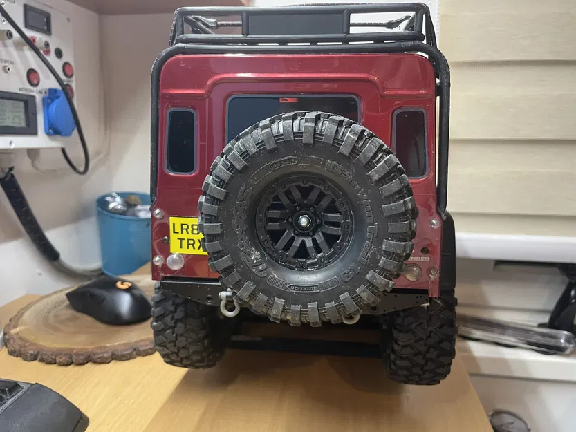 Giá Đỡ Lốp Dự Phòng Traxxas TRX4 Defender Được Thiết Kế Lại - Image 1