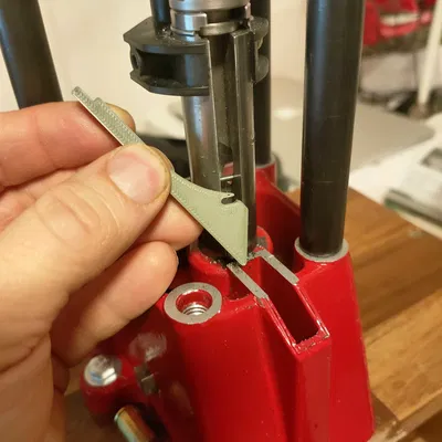 Bộ phận dẫn vỏ đạn cho bàn máy xoay Lee (không kẹt vỏ đạn)