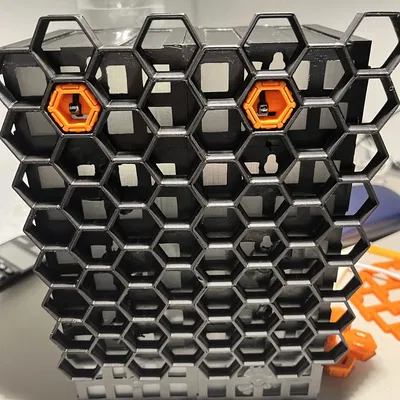 Chèn Dây Rút "Khủng" Cho Honeycomb Storage Wall (HSW)