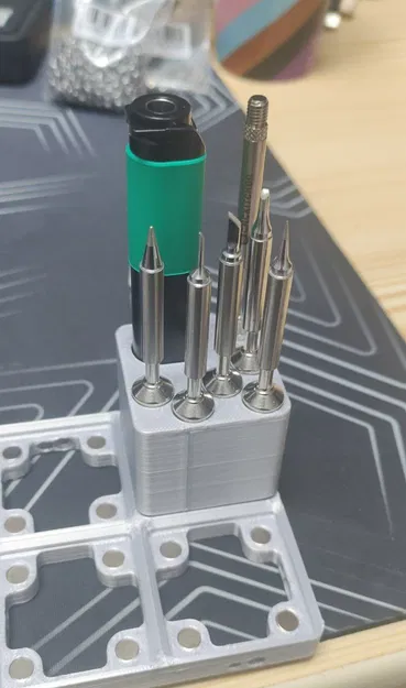 Hộp Đựng Pinecil Gridfinity Kèm Chỗ Cho Sáu Đầu Tip - Image 1