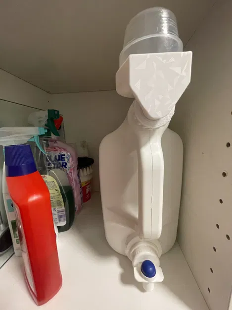 Giá giữ ly đựng nước giặt cho mọi loại nhãn hiệu - Image 1