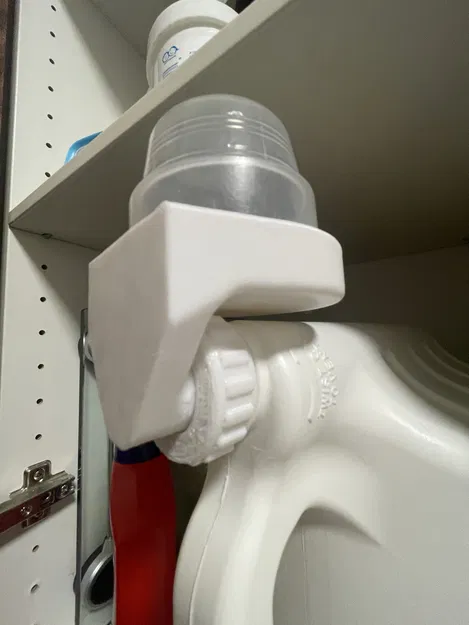 Giá giữ ly đựng nước giặt cho mọi loại nhãn hiệu - Image 2