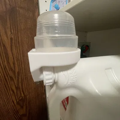 Giá giữ ly đựng nước giặt cho mọi loại nhãn hiệu