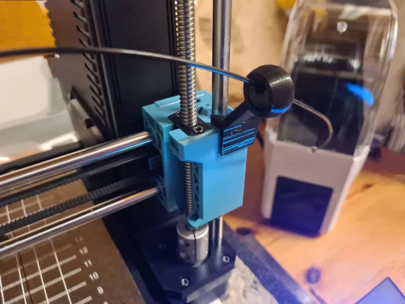 Dẫn dây sợi nhựa gắn trục Z Sovol SV06 cho hộp chống ẩm/giá đỡ cuộn dây - Image 1