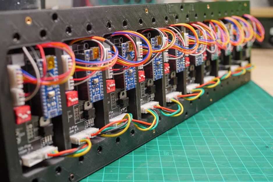 Màn hình Split-Flap In 3D Hoàn Toàn - Image 4