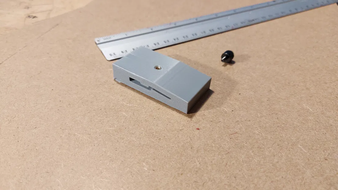 Dụng cụ chặn kẻ đường thẳng cho thước Action - Image 1