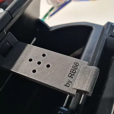 Đế Giữ Đồ Cho Mazda 6 GG