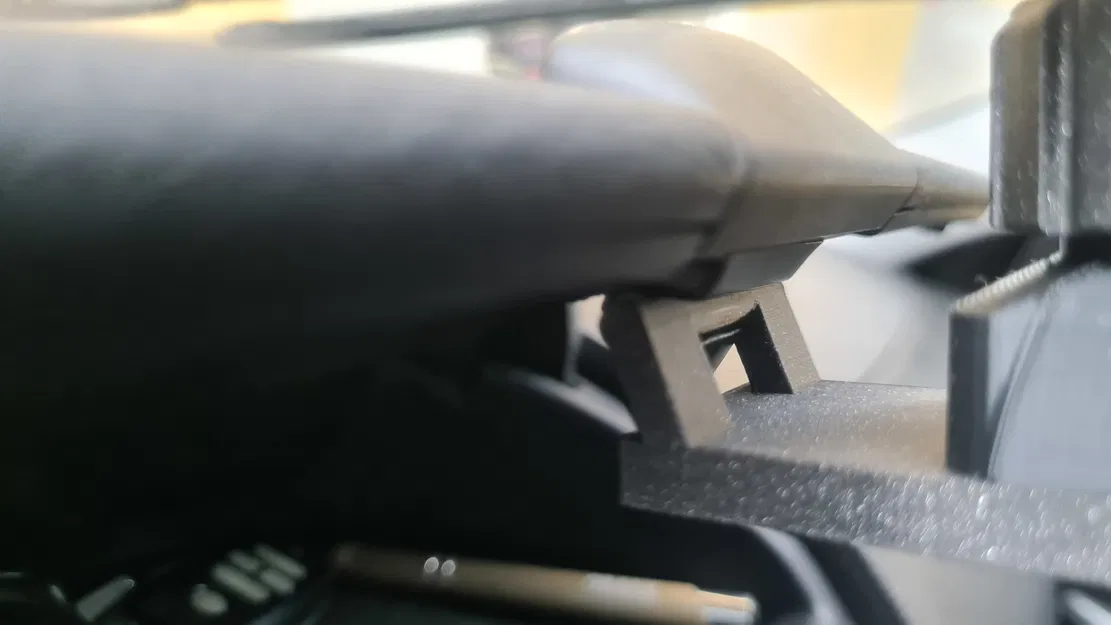 Đế Giữ Đồ Cho Mazda 6 GG - Image 6