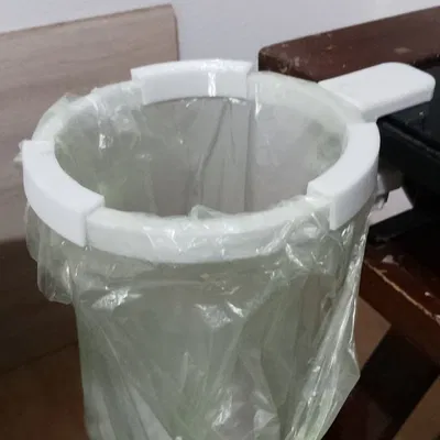 Vòng kẹp túi đựng rác để bàn