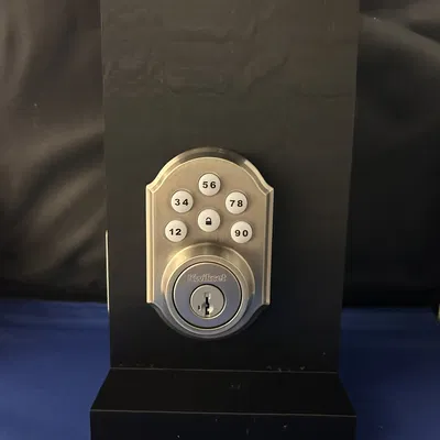 Chân đế khóa cửa