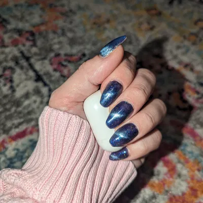 Dụng cụ giữ sơn móng tay từ tính