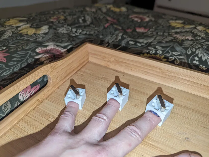 Dụng cụ giữ sơn móng tay từ tính - Image 4