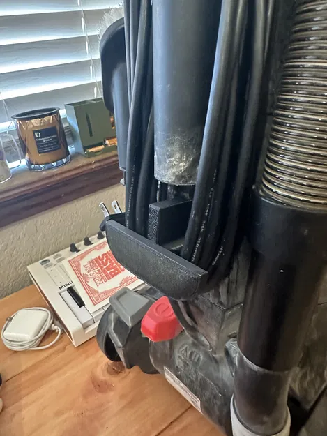 Phần Giữ Dây Máy Hút Bụi Bissell - Image 2