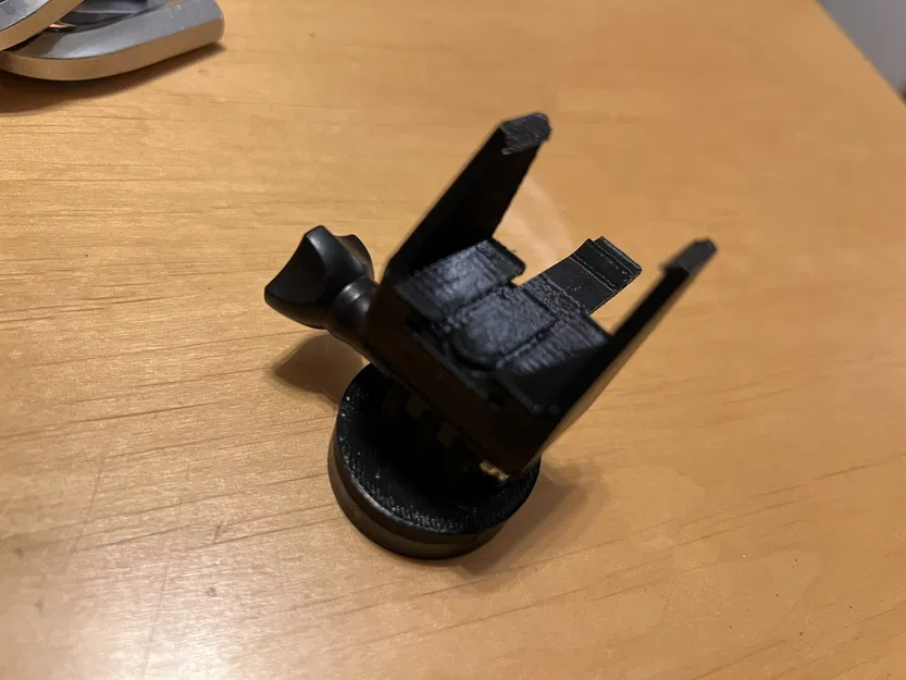 Pat Gắn Đèn Pin Fenix BC26R Cho Đế Garmin - Image 5