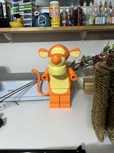 Tigger Lego Giữ Giấy Vệ Sinh (Bản Làm Lại) - Image 4