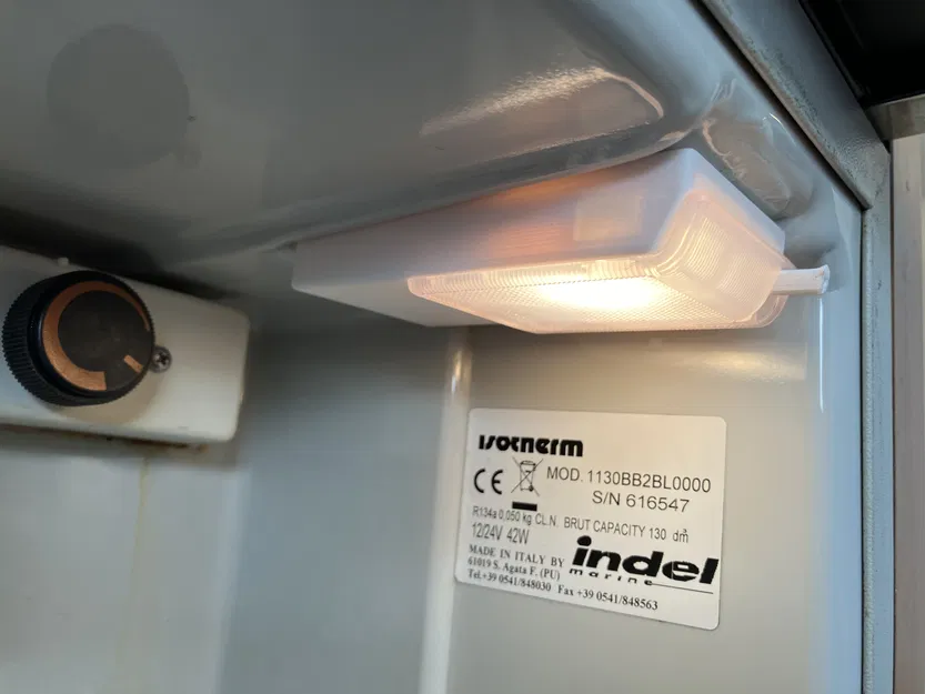 Đế Đèn và Nút Gạt Tủ Lạnh Hàng Hải Isotherm - Image 1