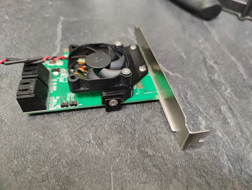 Giá đỡ quạt cho card Delock SATA (40mm) - Image 1