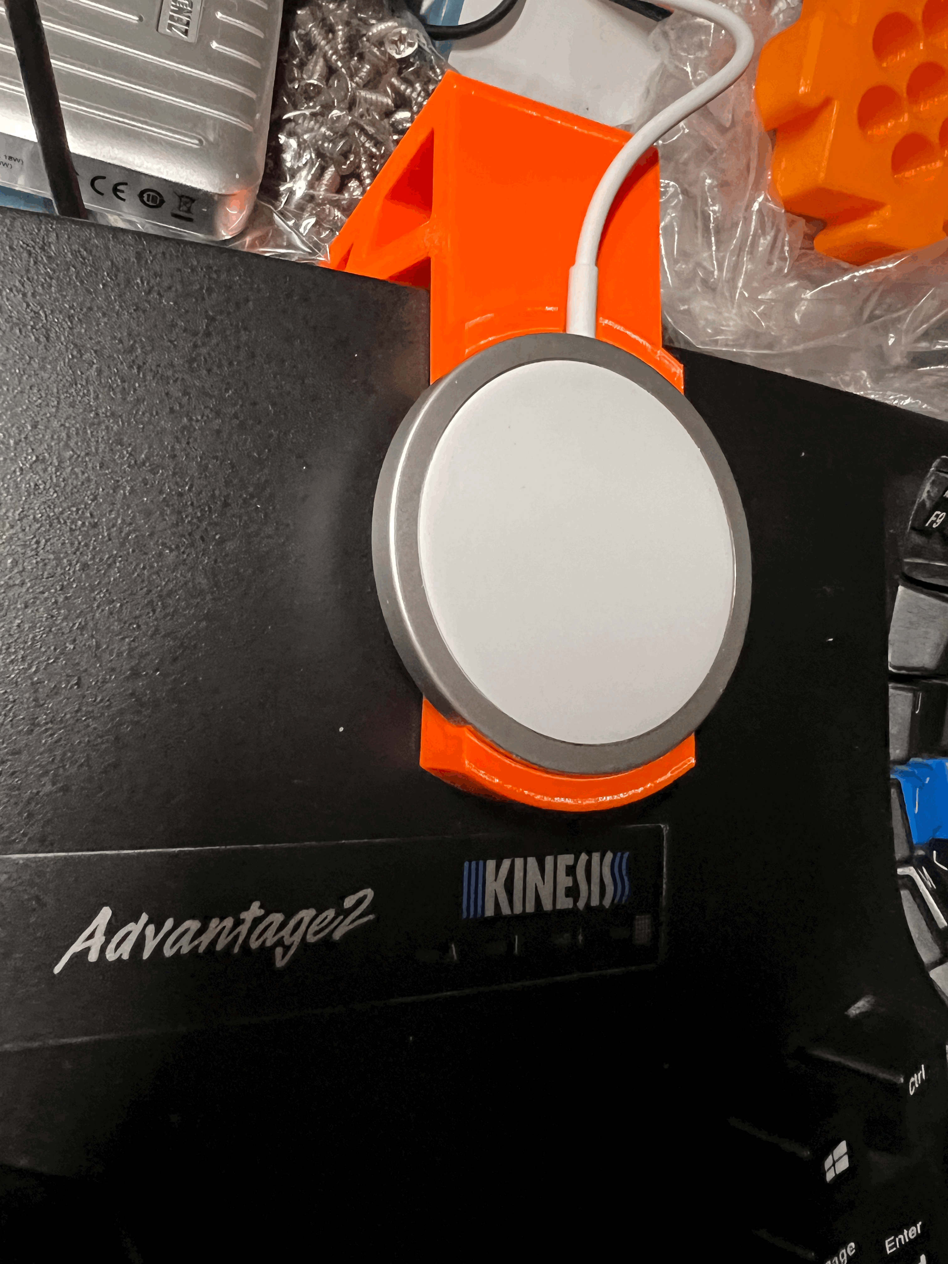 Khuôn kẹp sạc MagSafe cho bàn phím Kinesis Advantage 2