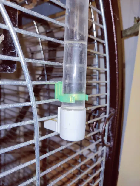 Giá đỡ bình nước cho lồng vẹt - Image 1