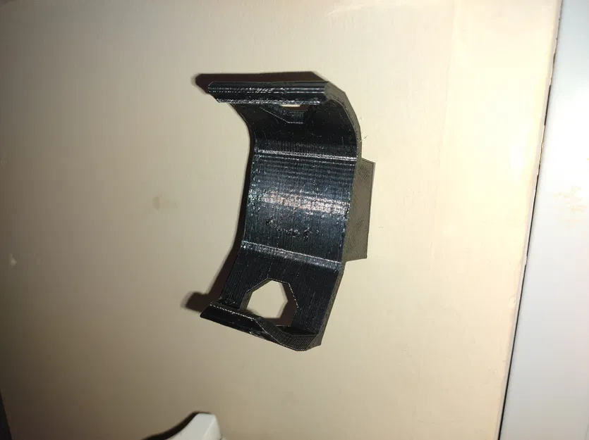 Giá treo tường cho tay cầm PS5 Dualsense bằng băng keo - Image 2