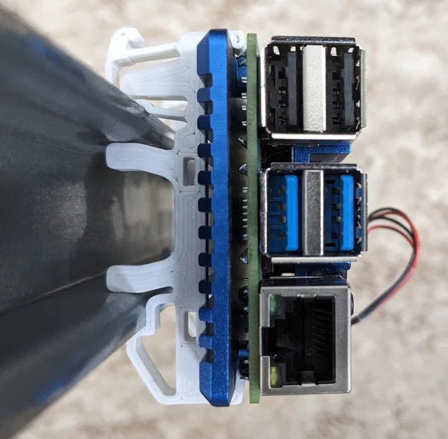 Vỏ ốp Raspberry Pi 4 có đế gắn DIN rail - Image 1