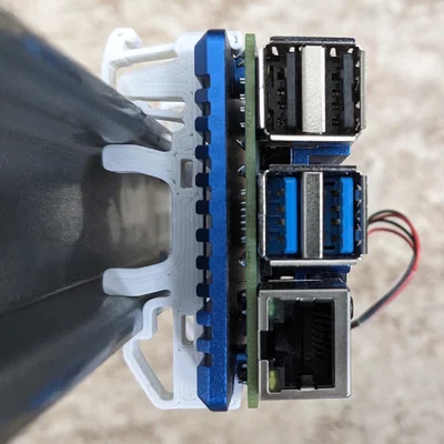 Vỏ ốp Raspberry Pi 4 có đế gắn DIN rail