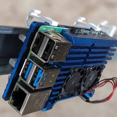 Vỏ ốp Raspberry Pi 4 có đế gắn DIN rail