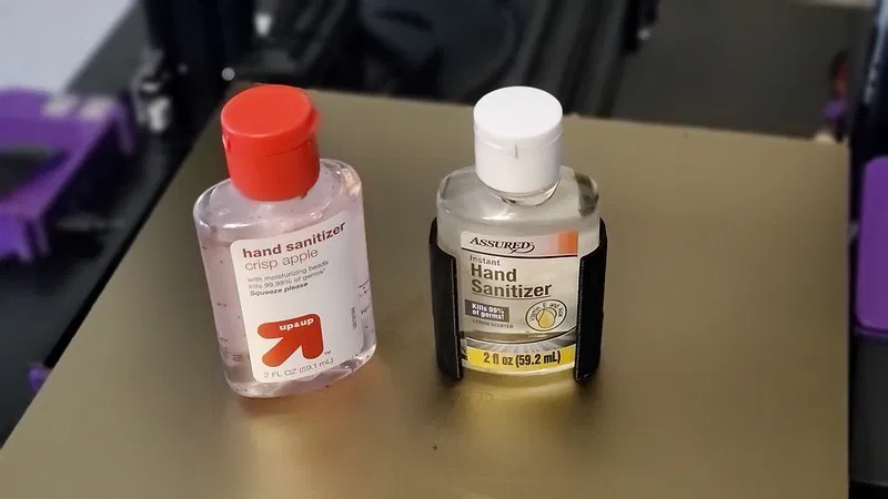 Kẹp Giữ Nước Rửa Tay Dùng Cho Thắt Lưng - Image 1