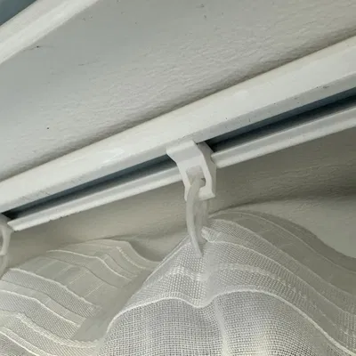 Con trượt thay thế cho móc/kẹp rèm vào thanh ray