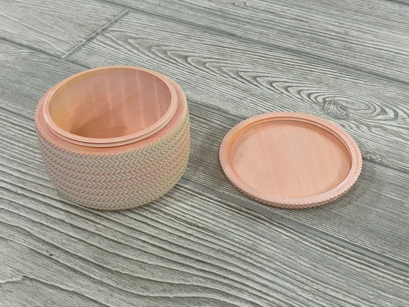 Hộp đựng có nắp vặn - Họa tiết xoắn ốc ziczac - Image 1