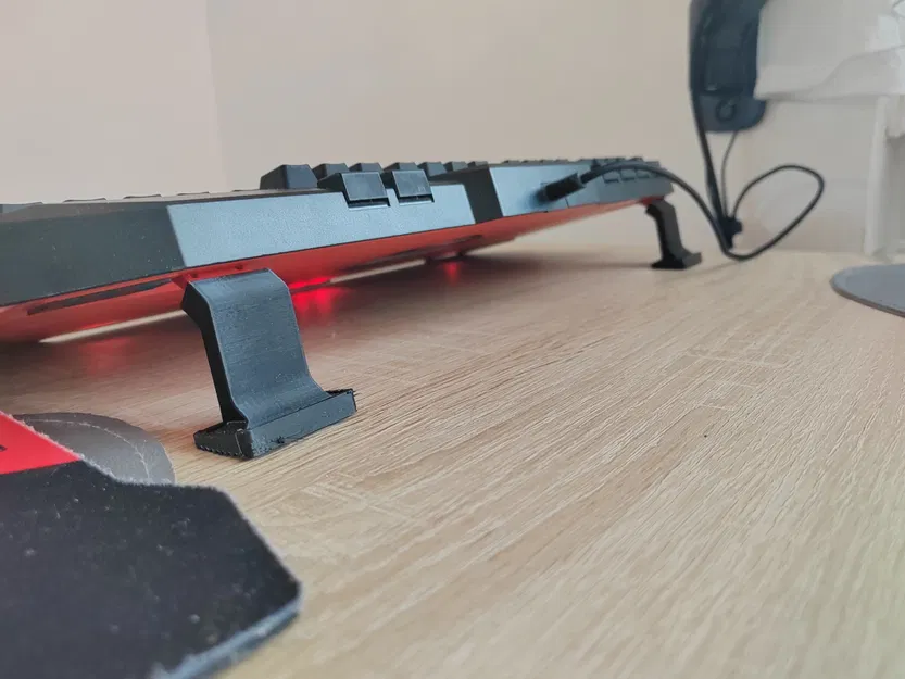 Nhô Lên Bàn Phím, Chân Duỗi Ra - Image 5