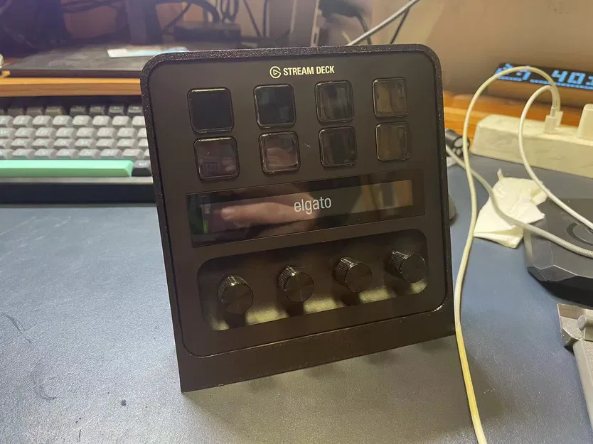 Kệ/Giá Đỡ Stream Deck + Plus Góc 20° - Image 1