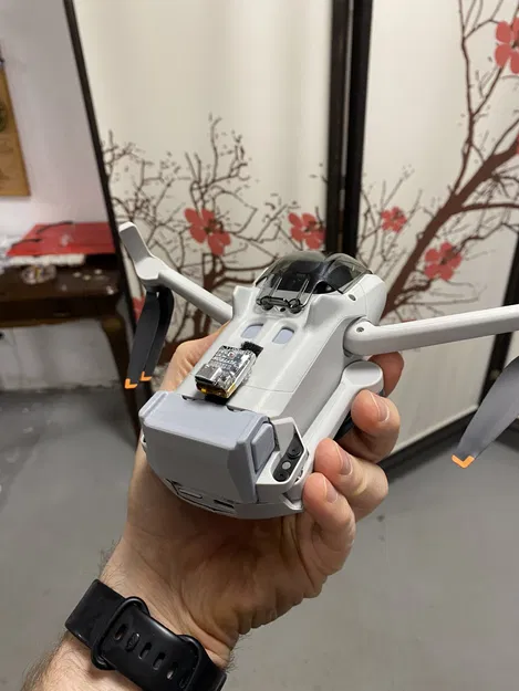 Vỏ Pin DJI Mini 3 Kiêm Ốp Airtag - Image 2