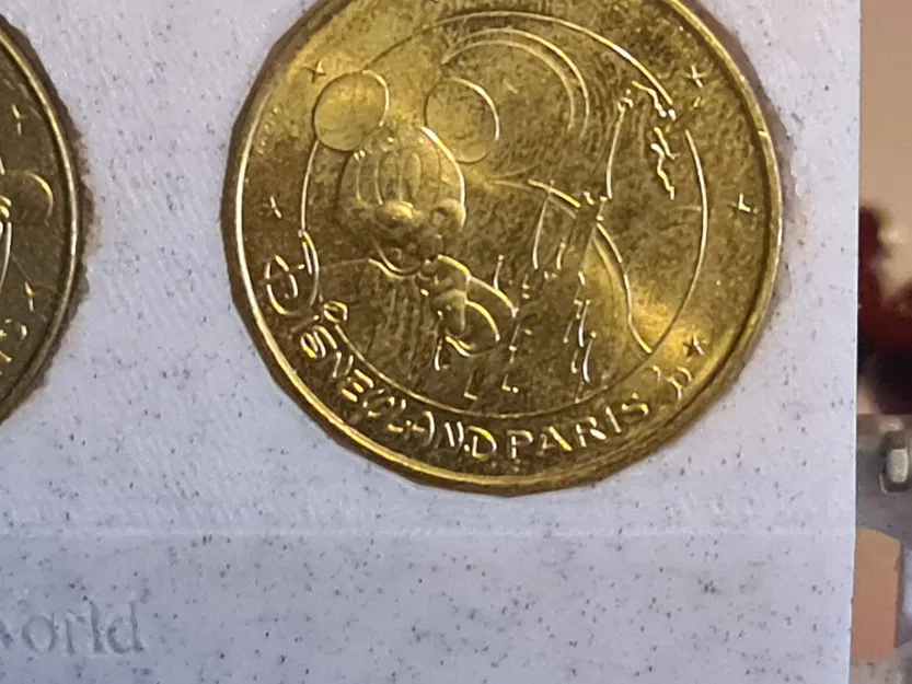 Hộp Đựng Huy Hiệu Disneyland Paris (DLP) - Image 1